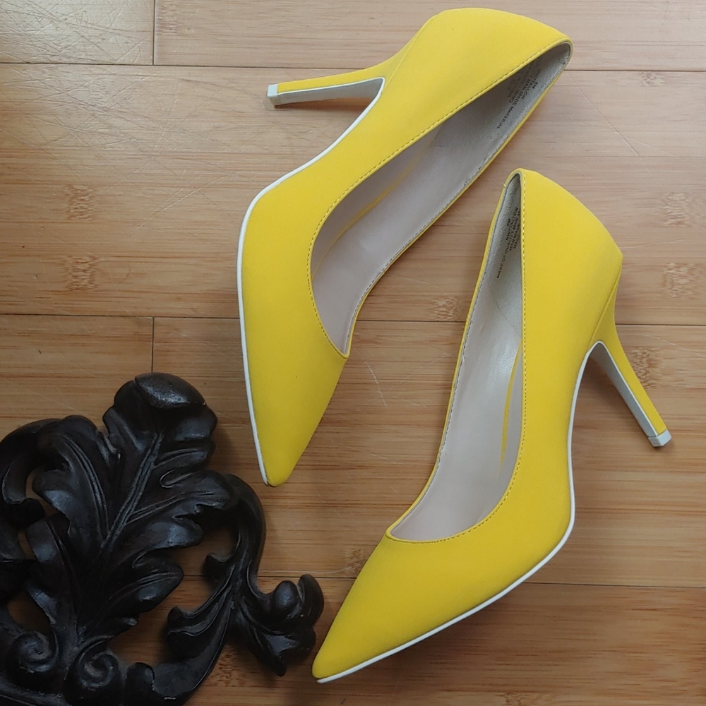 Nine West 7Tallon yellow pump sz 8